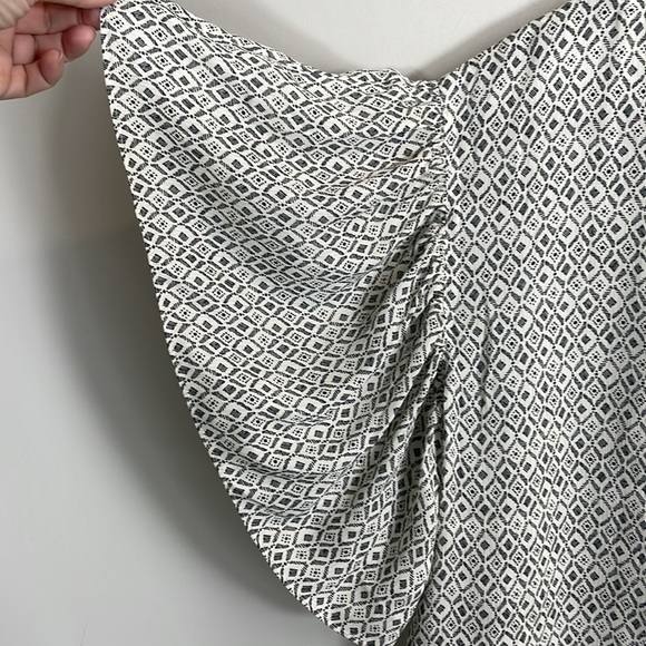 H & M diamond patterned flutter sleeve blouse women size 2 - Picture 6 of 6